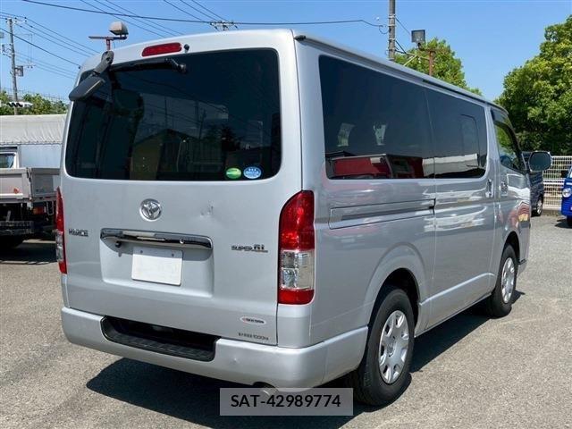 Toyota HIACE VAN 2017-10 6998851-4