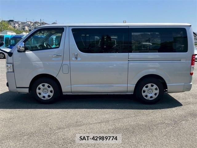 Toyota HIACE VAN 2017-10 6998851-7
