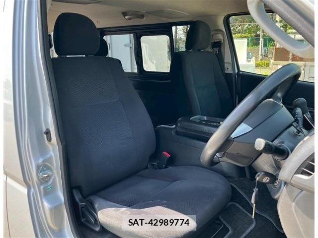 Toyota HIACE VAN 2017-10 6998851-8