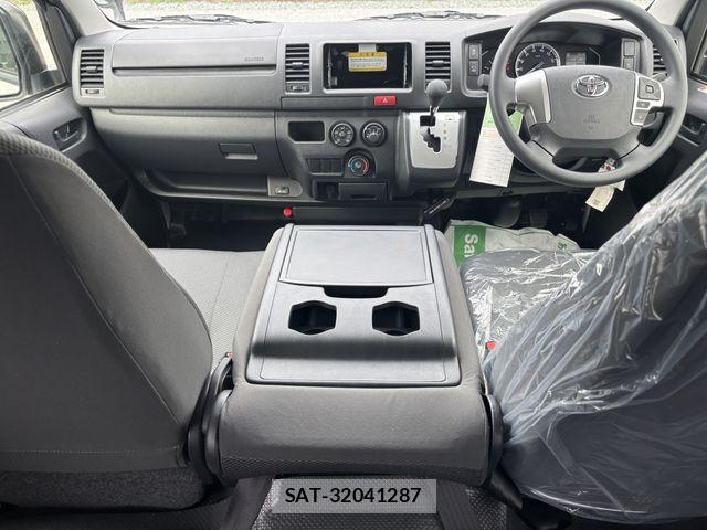 Toyota HIACE VAN 2026-03 6998874-12
