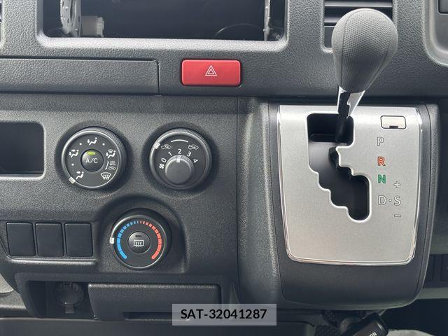 Toyota HIACE VAN 2026-03 6998874-17