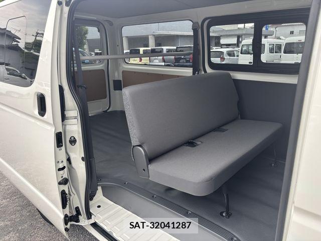 Toyota HIACE VAN 2026-03 6998874-21