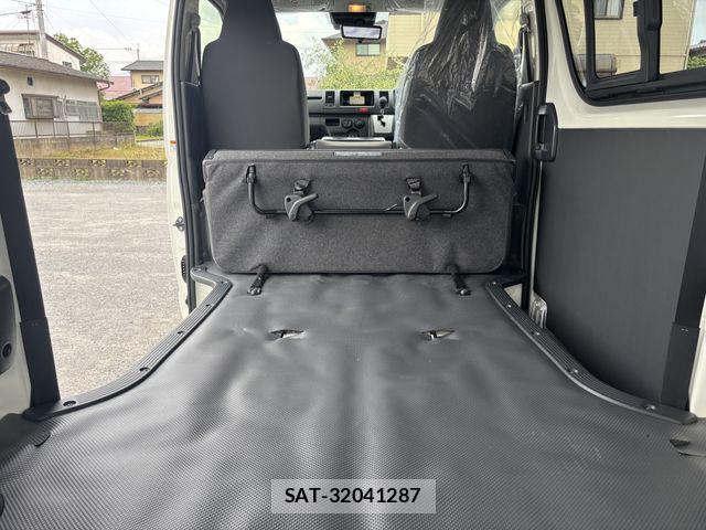 Toyota HIACE VAN 2026-03 6998874-23