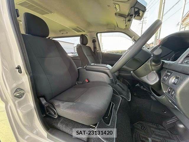 Toyota HIACE VAN 2025-07 6998837-12