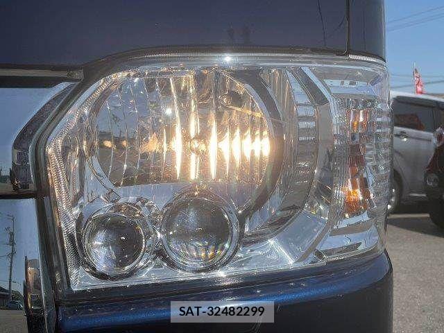 Toyota HIACE VAN 2018-05 6998853-14