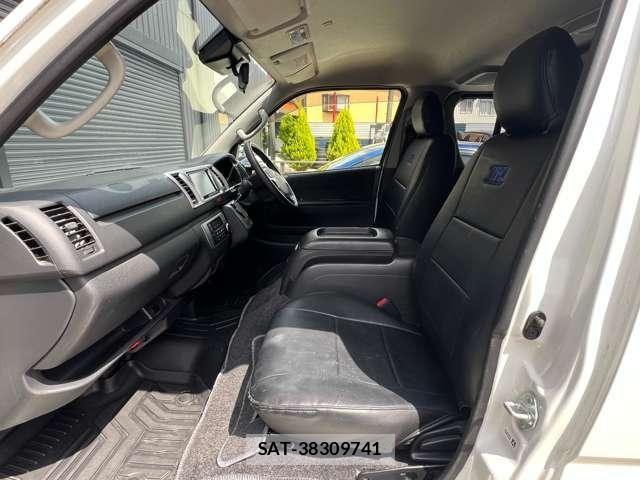 Toyota HIACE VAN 2020-06 6998856-9