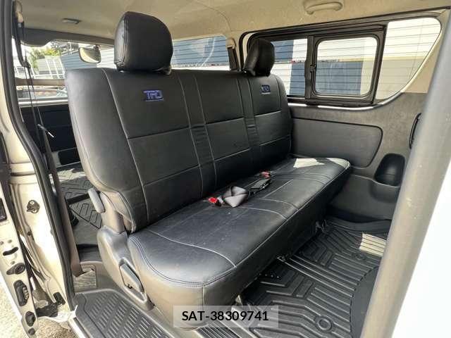 Toyota HIACE VAN 2020-06 6998856-10