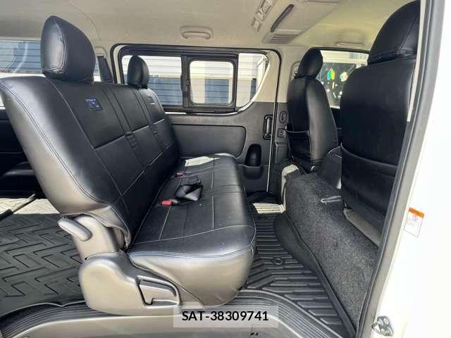 Toyota HIACE VAN 2020-06 6998856-11