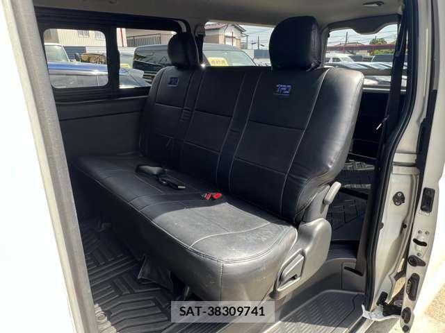 Toyota HIACE VAN 2020-06 6998856-12