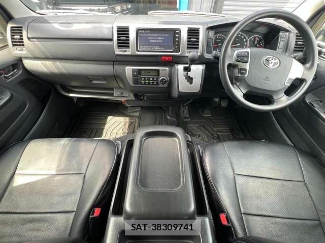 Toyota HIACE VAN 2020-06 6998856-14