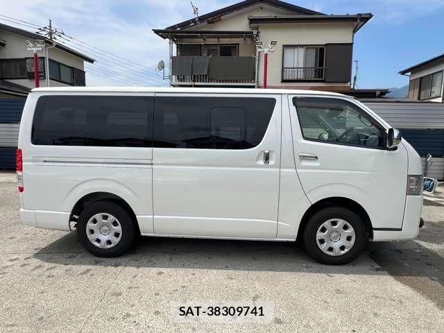 Toyota HIACE VAN 2020-06 6998856-23