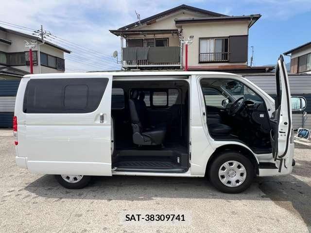 Toyota HIACE VAN 2020-06 6998856-24