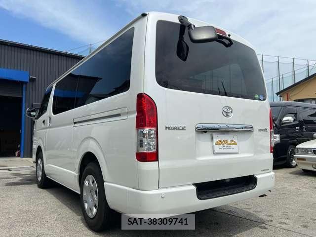 Toyota HIACE VAN 2020-06 6998856-27