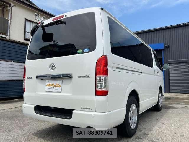 Toyota HIACE VAN 2020-06 6998856-28