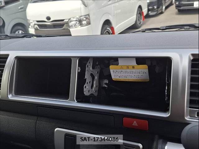 Toyota HIACE VAN 2026-02 7021775-4