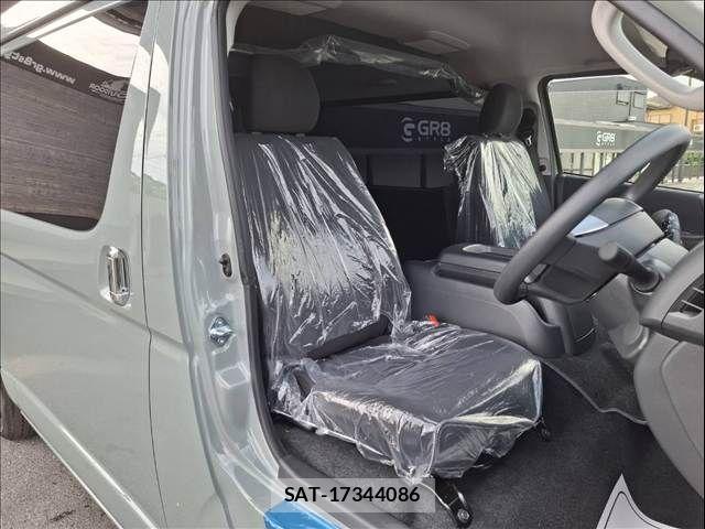 Toyota HIACE VAN 2026-02 7021775-6