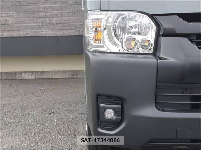 Toyota HIACE VAN 2026-02 7021775-8