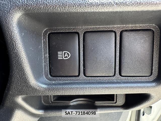 Toyota HIACE VAN 2018-03 7021782-23