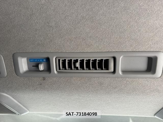 Toyota HIACE VAN 2018-03 7021782-27