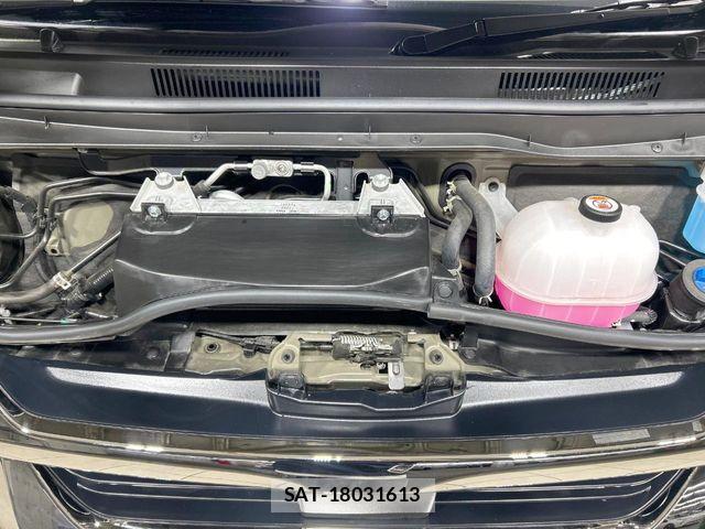 Toyota HIACE VAN 2025-09 7061089-17