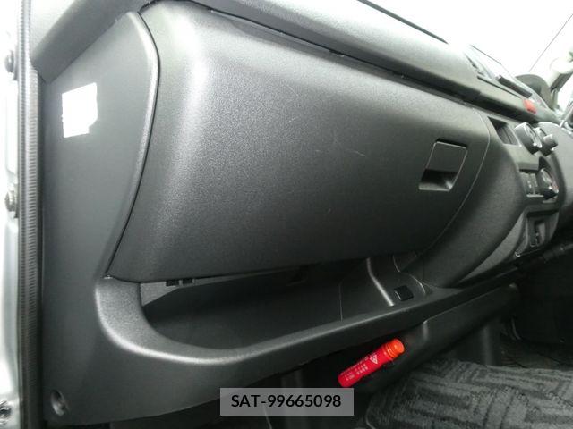 Toyota HIACE VAN 2025-06 7061101-20