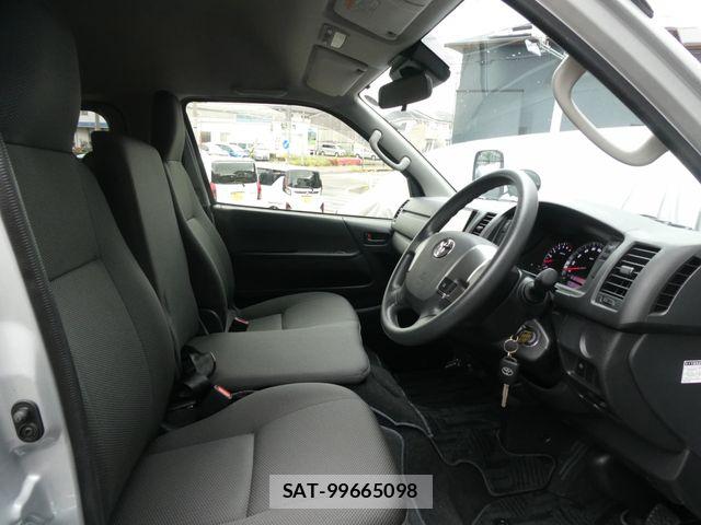 Toyota HIACE VAN 2025-06 7061101-22