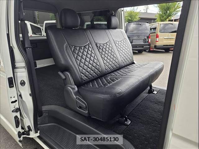 Toyota HIACE VAN 2018-01 7061093-7