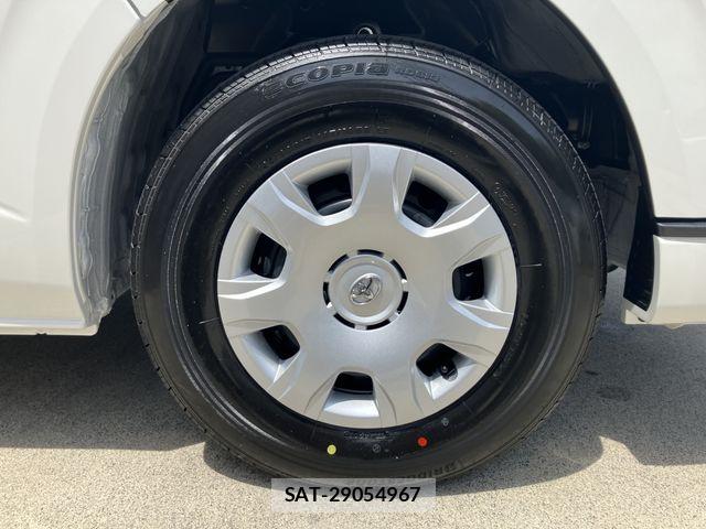 Toyota HIACE VAN 2026-03 7061100-9