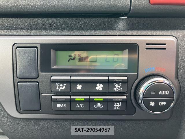 Toyota HIACE VAN 2026-03 7061100-15