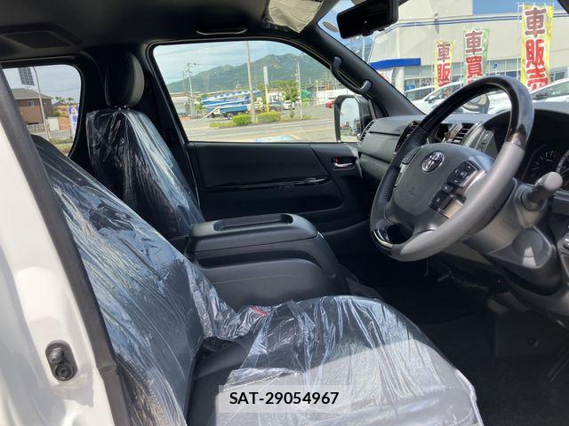 Toyota HIACE VAN 2026-03 7061100-1