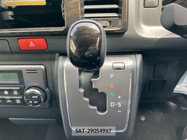 Toyota HIACE VAN 2026-03 7061100-20