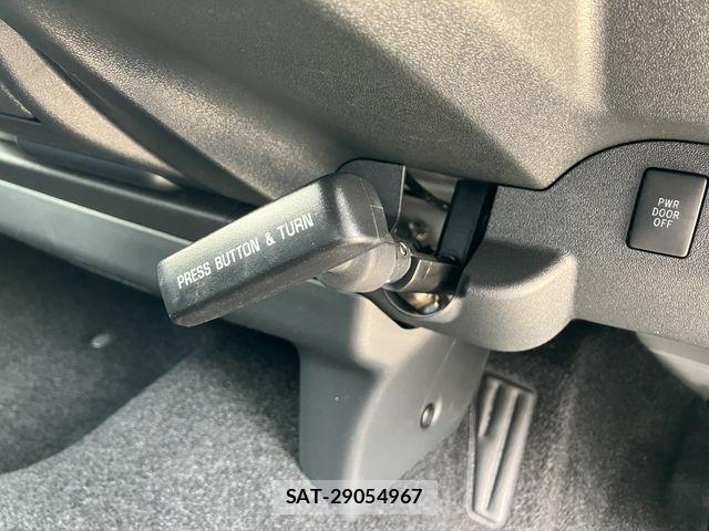 Toyota HIACE VAN 2026-03 7061100-28