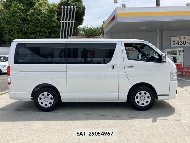 Toyota HIACE VAN 2026-03 7061100-6