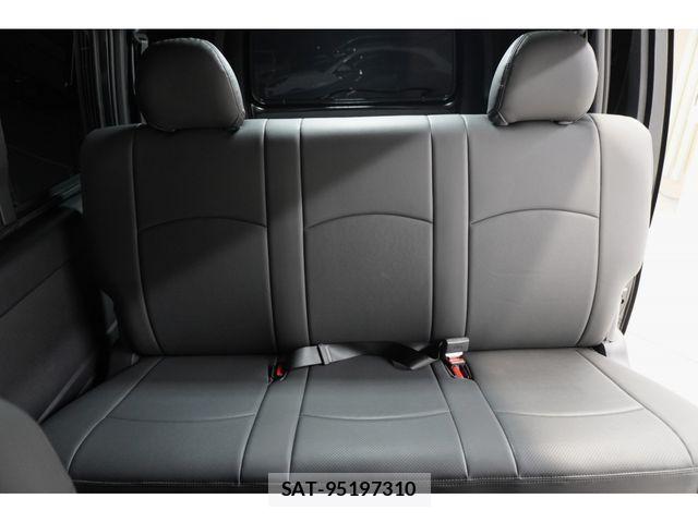 Toyota HIACE VAN 2025-03 7061090-19