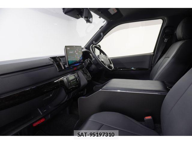 Toyota HIACE VAN 2025-03 7061090-24