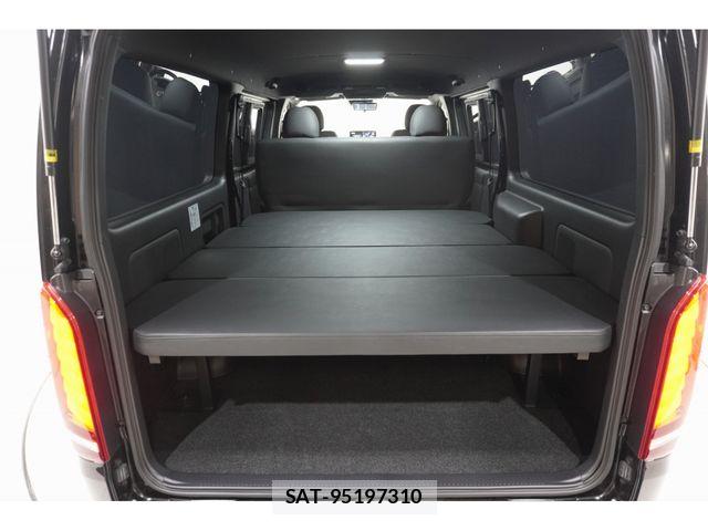 Toyota HIACE VAN 2025-03 7061090-25
