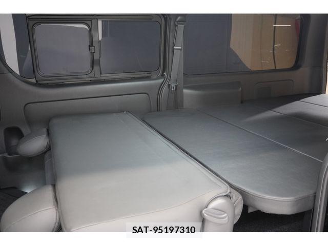 Toyota HIACE VAN 2025-03 7061090-26