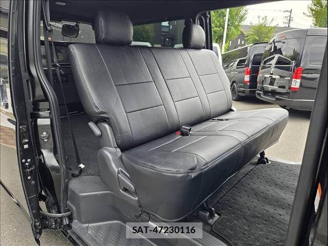 Toyota HIACE VAN 2023-04 7061094-7
