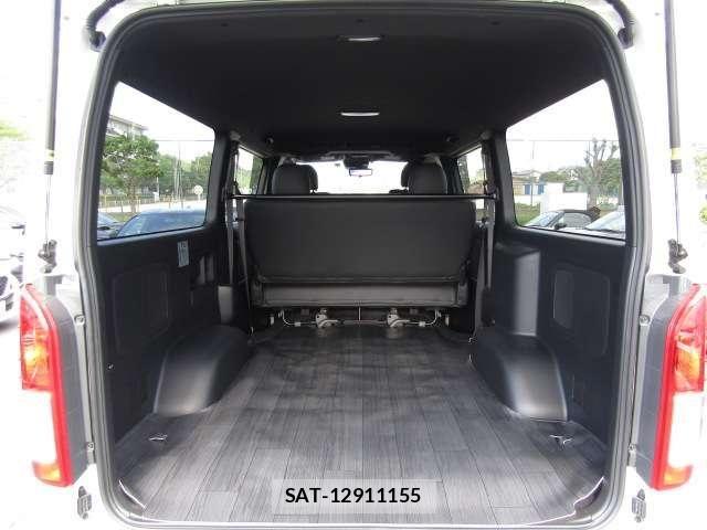 Toyota HIACE VAN 2023-11 7061096-11