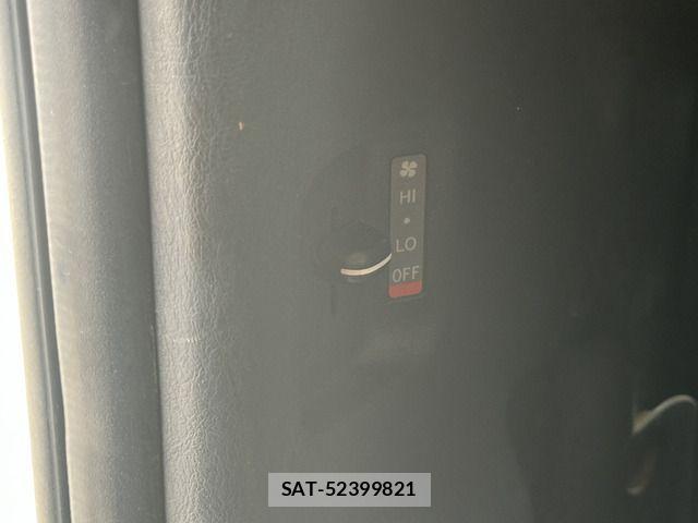 Toyota HIACE VAN 2015-12 7061104-10