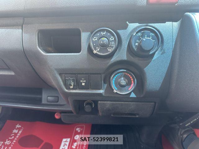 Toyota HIACE VAN 2015-12 7061104-16