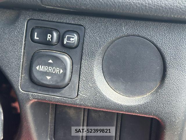 Toyota HIACE VAN 2015-12 7061104-17