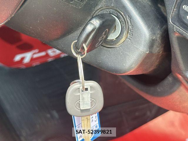 Toyota HIACE VAN 2015-12 7061104-19