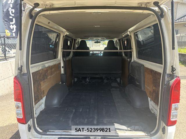 Toyota HIACE VAN 2015-12 7061104-6