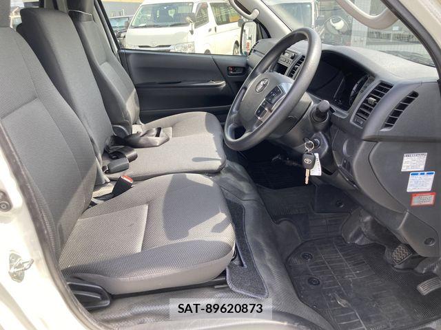 Toyota HIACE VAN 2022-02 7226255-4