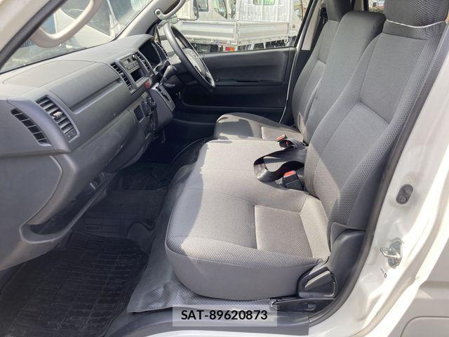 Toyota HIACE VAN 2022-02 7226255-6
