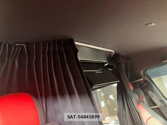 Toyota HIACE VAN 2023-06 7226264-12