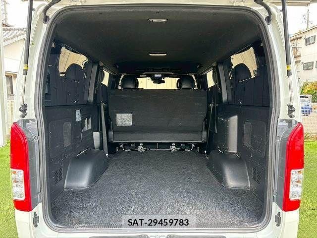 Toyota HIACE VAN 2023-04 7226265-14
