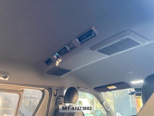 Toyota HIACE VAN 2020-09 7226239-11