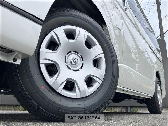 Toyota HIACE VAN 2026-03 7226276-9